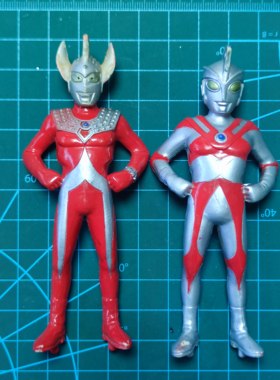 眼镜厂2001年DX硬胶泰罗奥特曼艾斯奥特曼盒蛋扭蛋促销现货