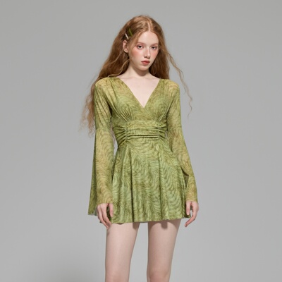 绿色喇叭袖深V裙式连体泳衣温泉