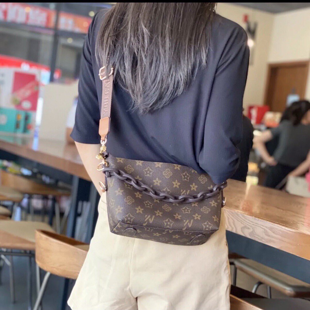 高级感饺子包优草坊大容量通勤