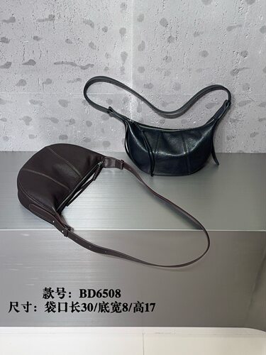 欧货2026新款头层牛皮牛角包斜挎饺子包小众真皮百搭高级感单肩包