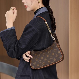 2025新款真皮女包印花腋下法棍链条单肩斜挎手提小方包优草坊女包