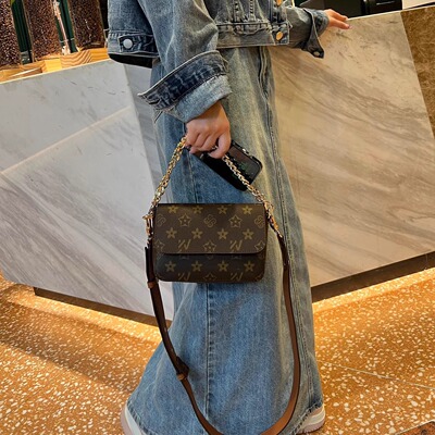 爆款小方包优草坊终简约时尚