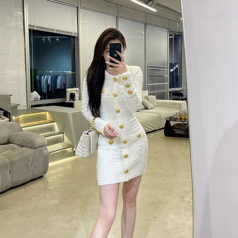 法式轻奢名媛风气质金属扣修身显瘦圆领粗花呢针织包臀长袖连衣裙