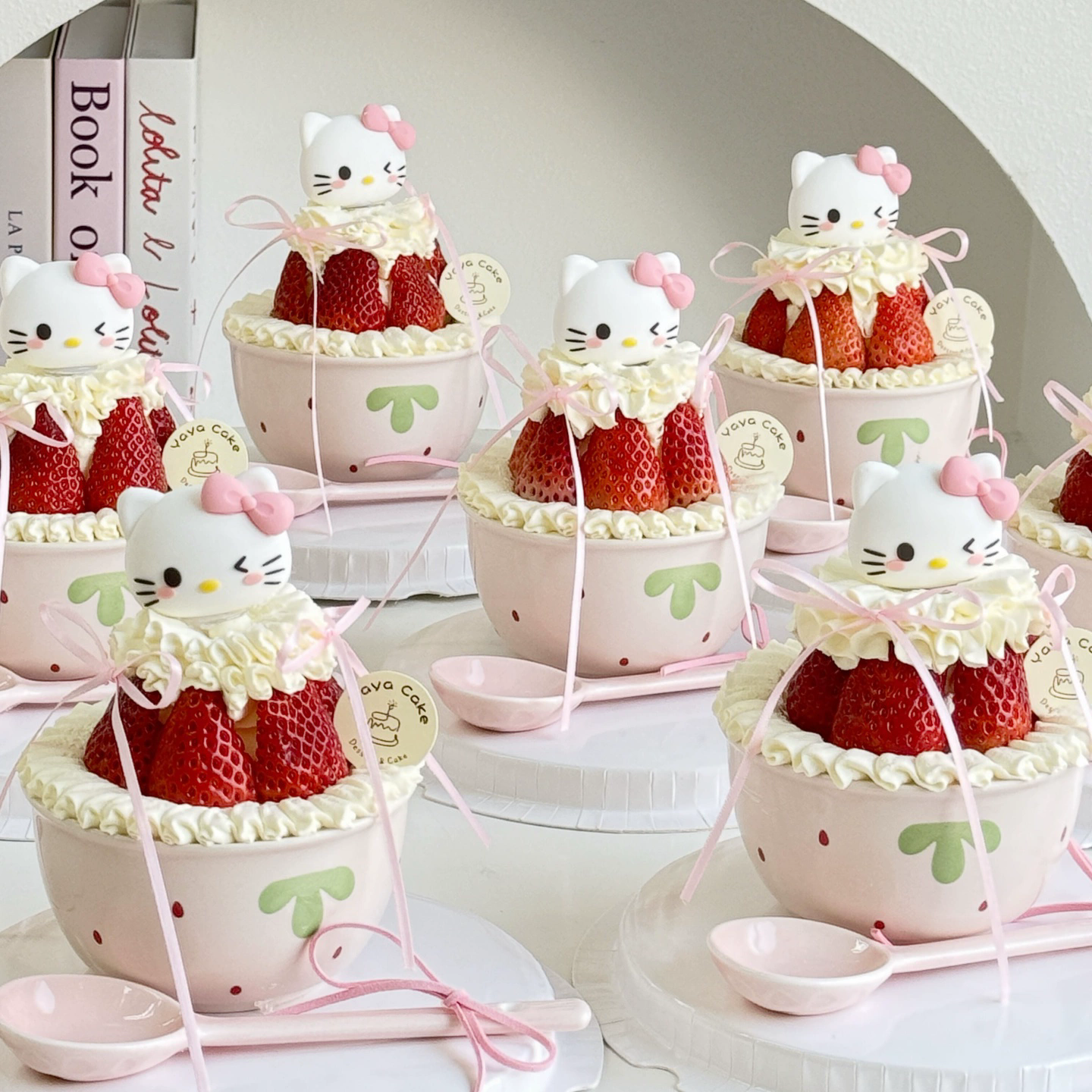 2026网红圣诞节helloKitty粉色奶油陶瓷碗蛋糕装饰kt猫甜品草莓碗