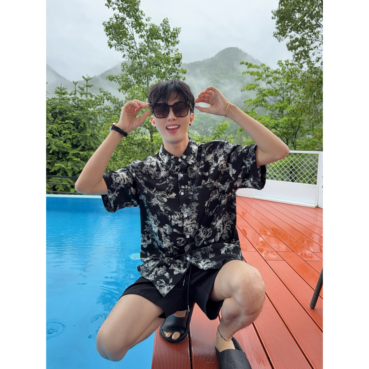 夏装轻薄透气夏威夷度假宽松休闲痞帅垂感短袖花衬衫男