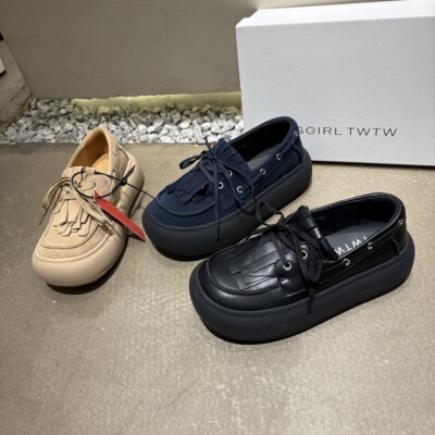 SGIRL TWTW2025秋新款丑萌面包鞋圆头流苏增高时尚休闲板鞋女款