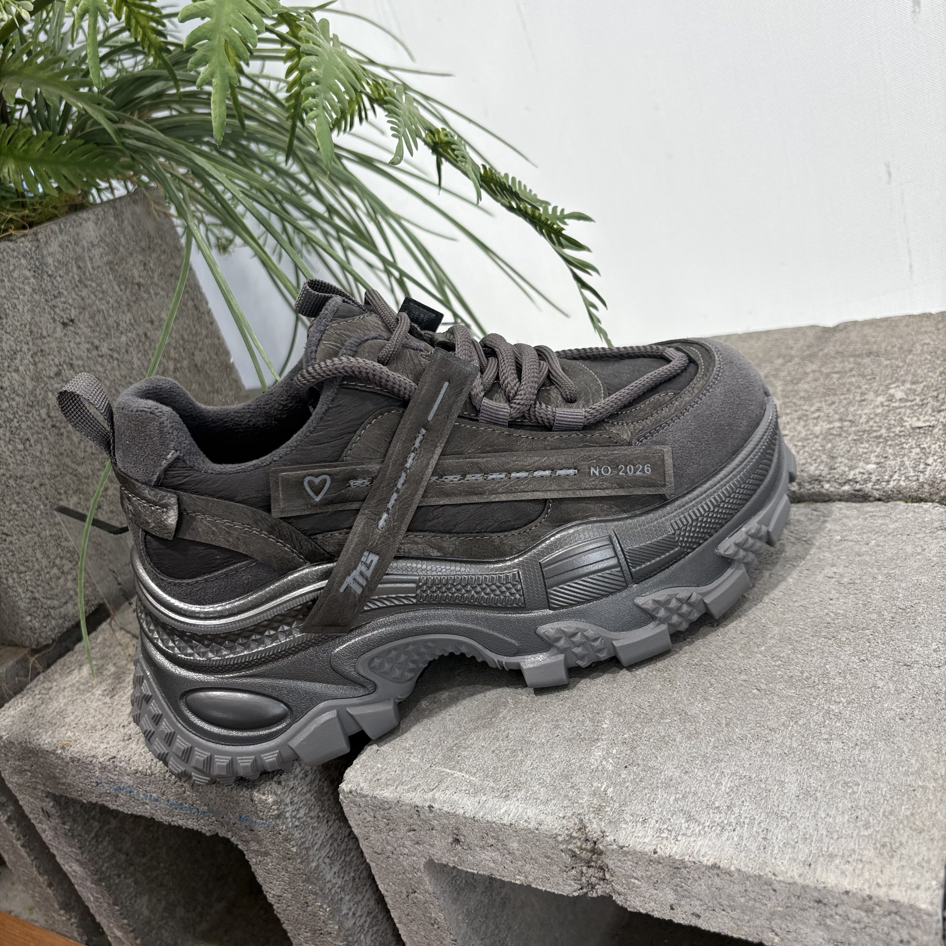 米新款2025冬季上新加绒厚底老爹鞋街拍超轻小个子松糕女鞋欧版