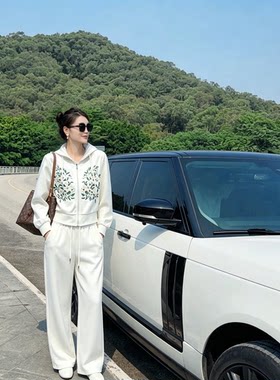 深圳南油时尚减龄春季女士套装