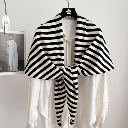 2025新款秋冬季条纹针织披肩