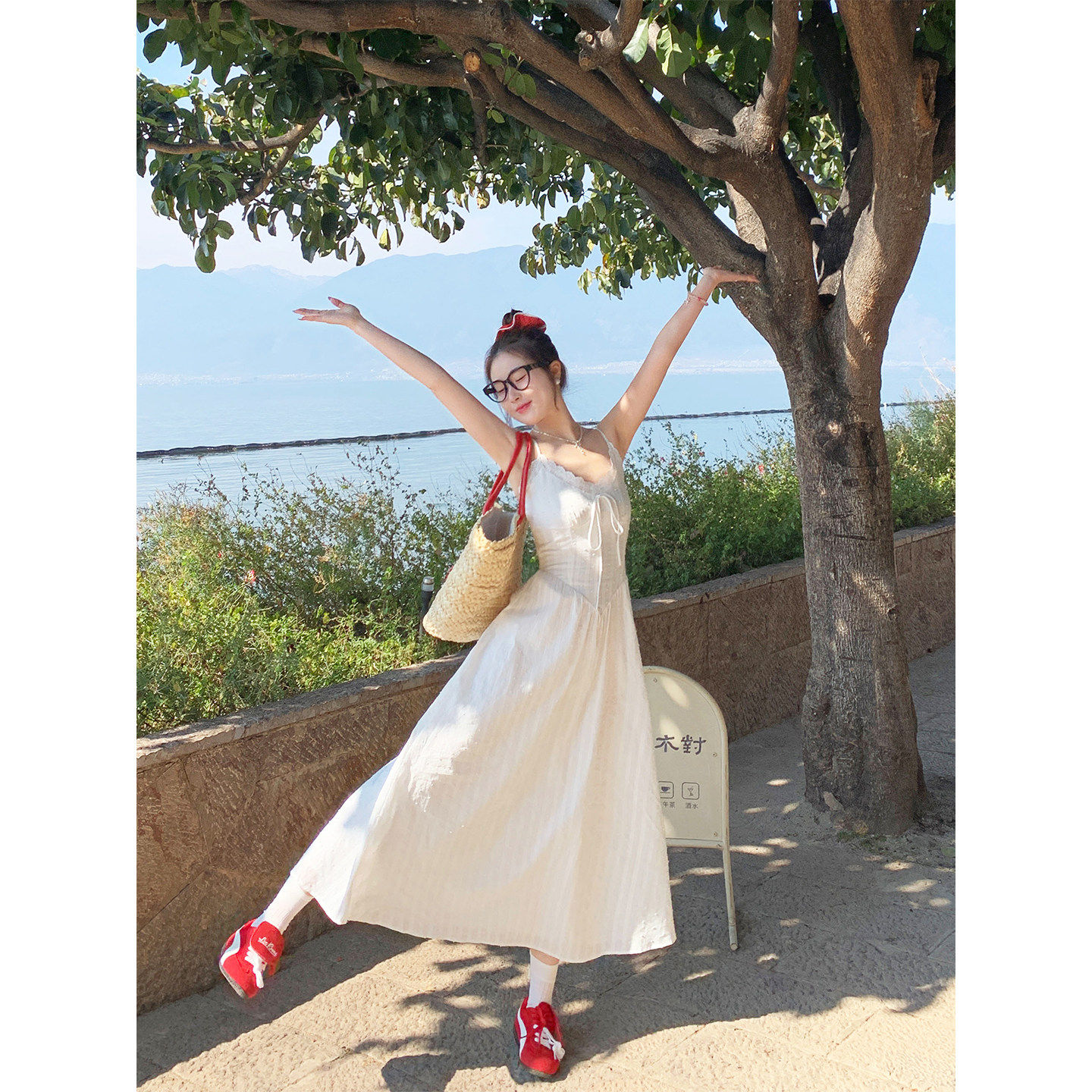 苏三三蕾丝白色连衣裙女高级感法式吊带裙三亚海边ootd穿搭长裙子