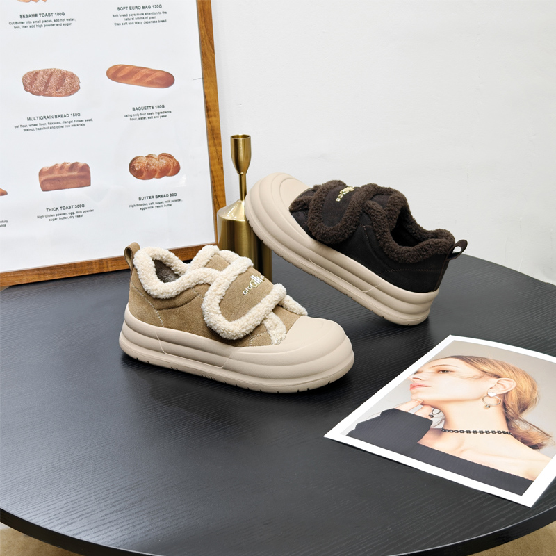 宽脚胖脚大码女鞋41-43冬季2025休闲复古棉鞋魔术贴加绒板鞋1008
