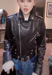 陈太太同款2025春秋同款真皮皮衣女修身显瘦十字架酷飒夹克外套潮