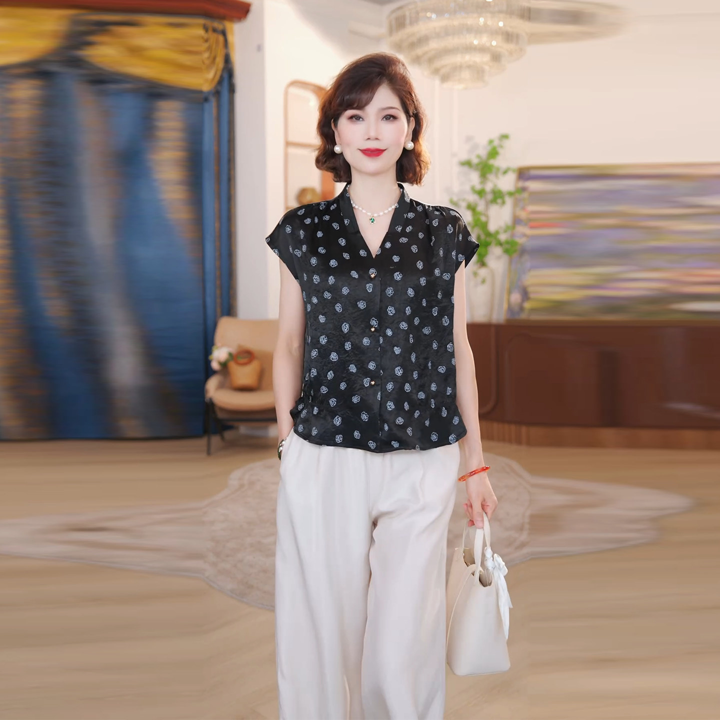 妈妈夏装气质V领印花小衫两件套