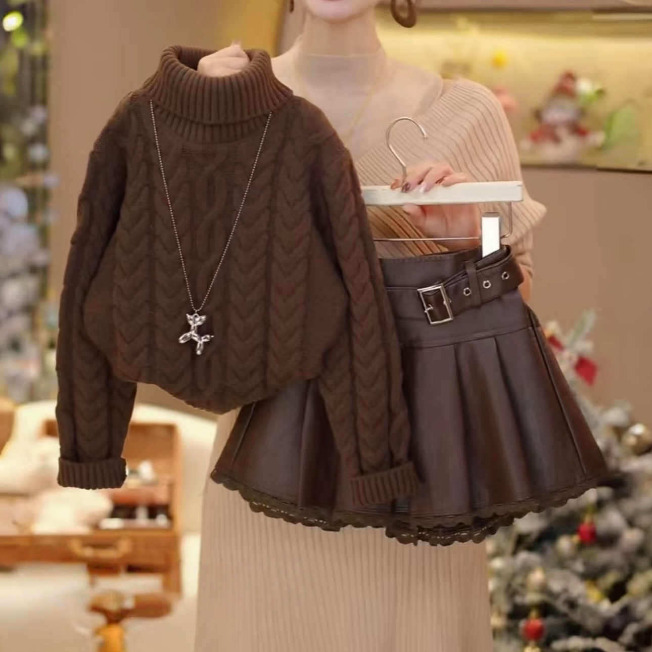 女童秋冬毛衣2026新款儿童加厚针织衫年服本命年保暖加绒花边皮裙