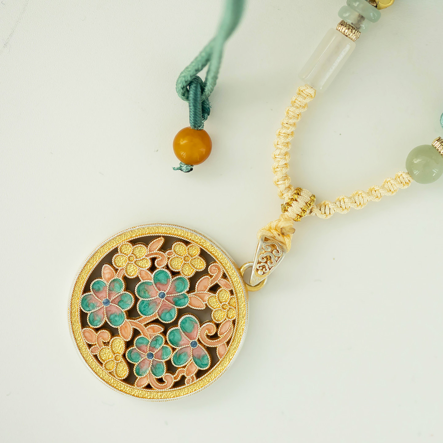 花间 足银9999复古桃花圆饼镂空吊坠项链女编织绳链滴釉珐琅描金