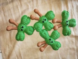 手工钩织针织爱心彩虹三叶草书包背包挂件挂绳钥匙扣jellycat