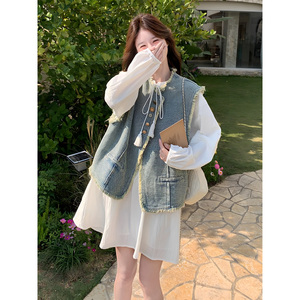 韩系可盐可甜减龄开春穿搭套装复古毛边牛仔马甲白色连衣裙两件套