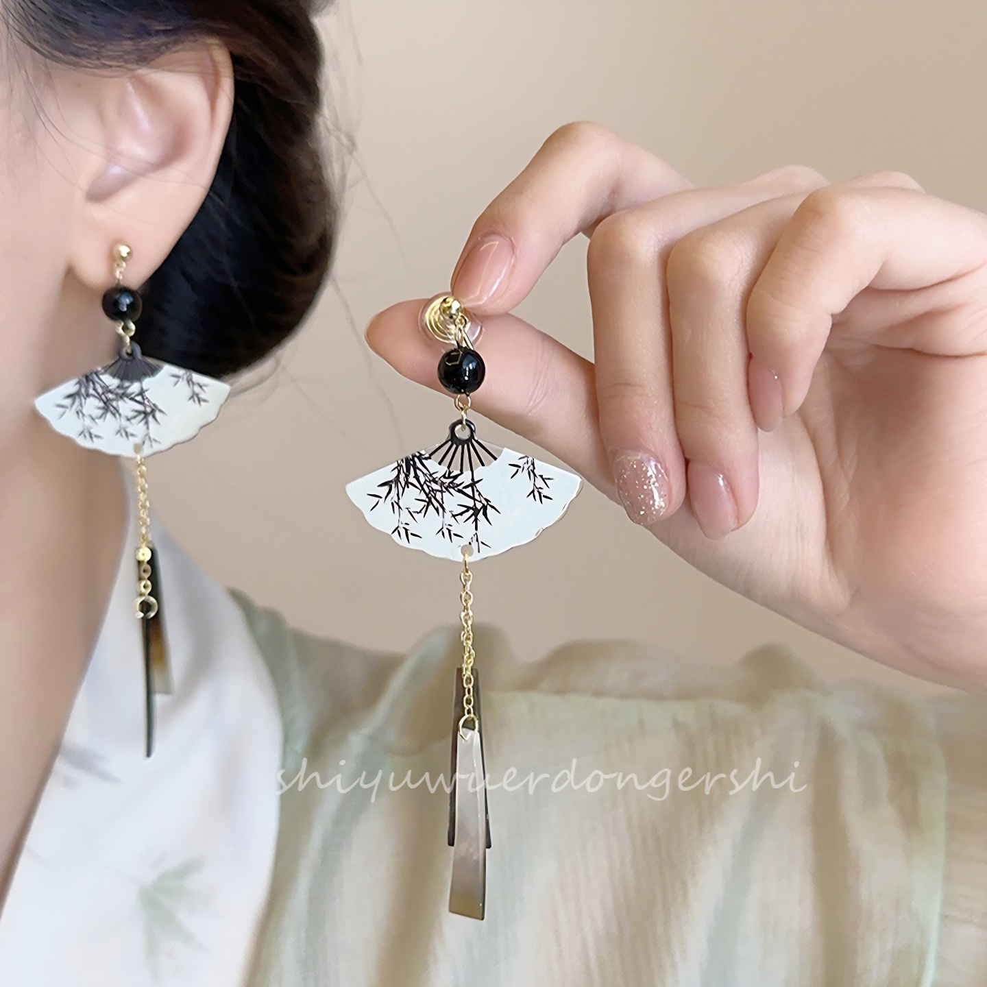 新中式墨水画扇子长款蚊香盘耳夹