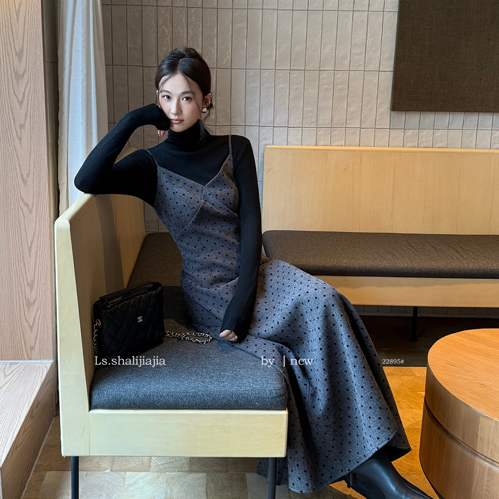 LS述致 复古高级感毛呢吊带连衣裙女2025冬新款打底外穿长裙