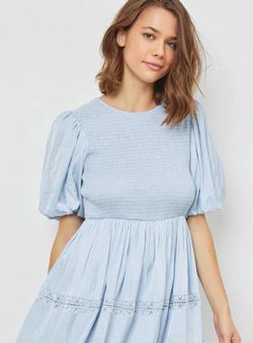 小俞家 大码福利polag qa*休闲度假风浅蓝色打揽泡泡袖花边连衣裙