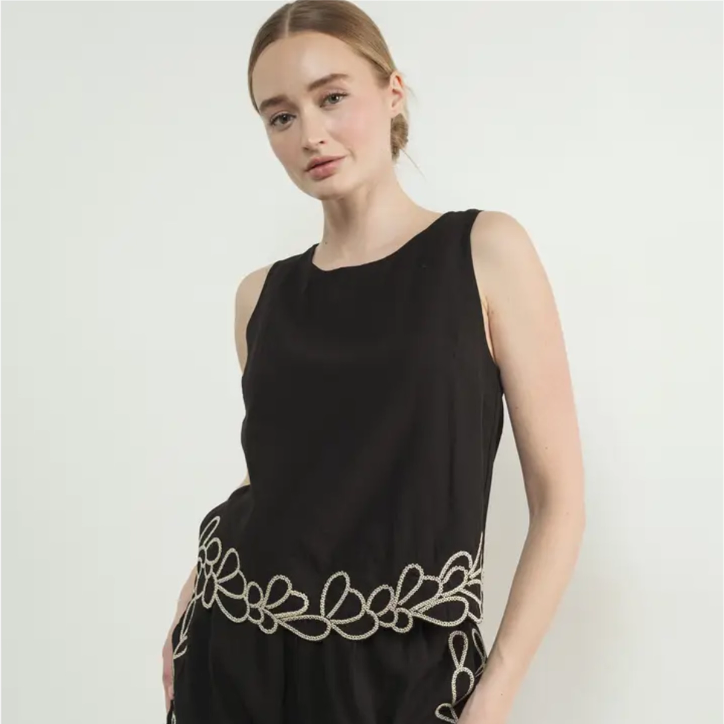 小俞家 Aar*n & Ambe* 休闲简约黑白双色刺绣下摆宽松背心百搭夏