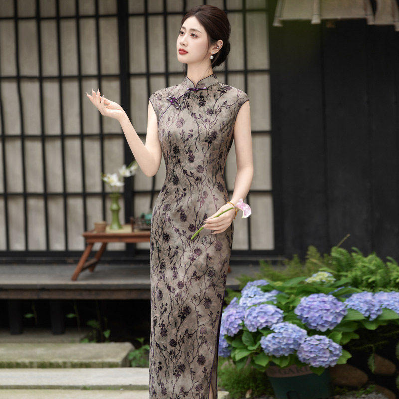 灰色无袖新中式掐腰长款改良旗袍2026新款年轻款女上班可以穿夏季