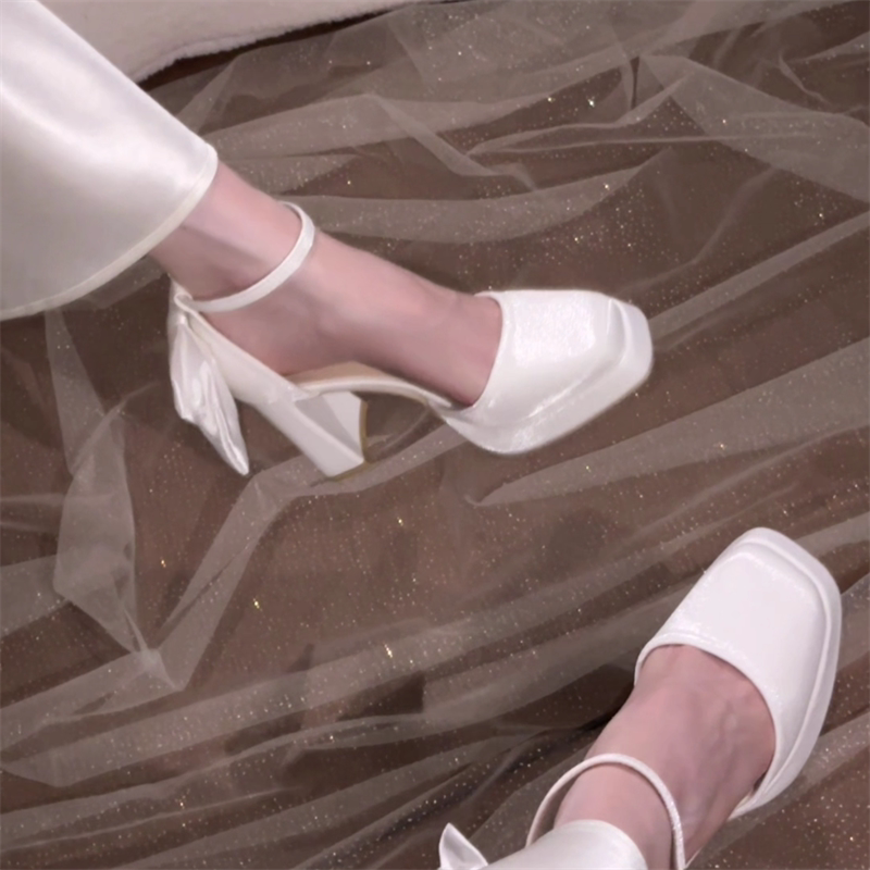 一字带防水台法式高跟鞋粗跟白色婚纱鞋镂空缎面玛丽珍方头单鞋女