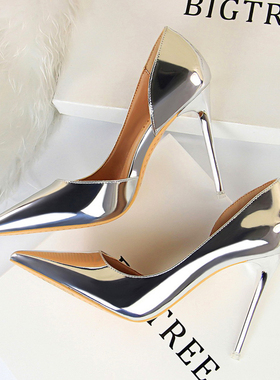 2025春夏季新款银色少女侧空法式高跟鞋细跟百搭性感尖头网红单鞋