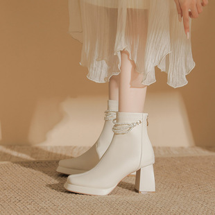 白色短靴女春秋单靴2024新款真皮瘦瘦靴粗跟仙气高跟靴子女配裙子