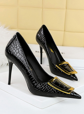 不累脚软皮高跟鞋金属扣尖头浅口细跟单鞋黑色百搭职业OL工作女鞋