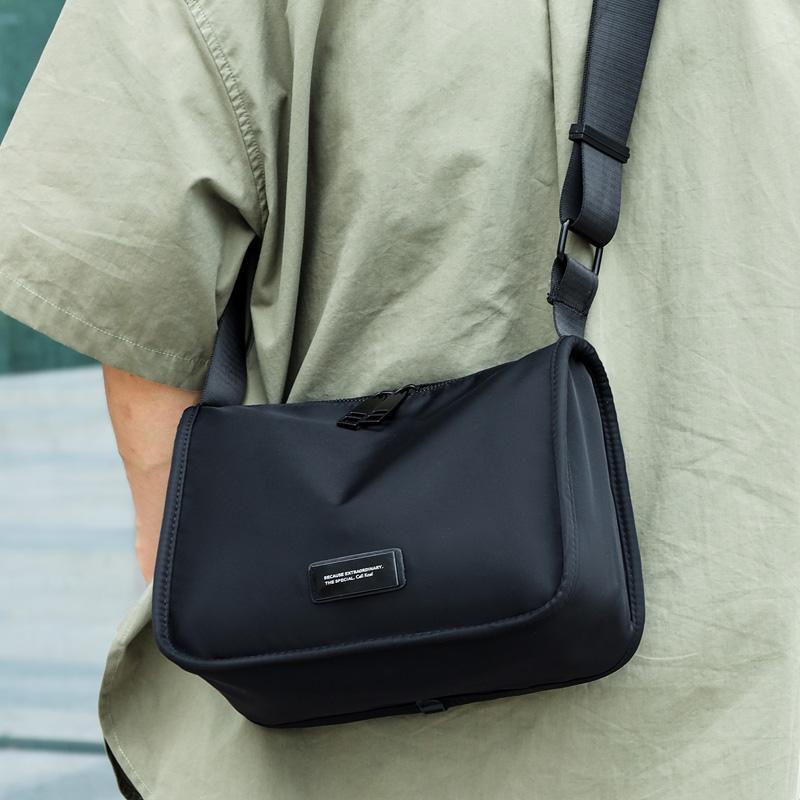 新款男士单肩斜挎防水包