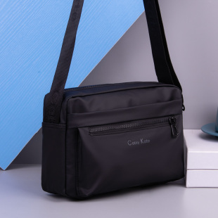 单肩包男款休闲单肩包百搭男款通勤包大容量防水背包大号旅行小包