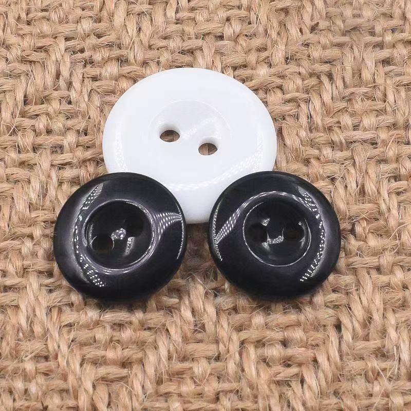 黑白树脂2眼纽扣工作服面包宽边扣子风衣大衣针织衫衬衫两眼钮扣