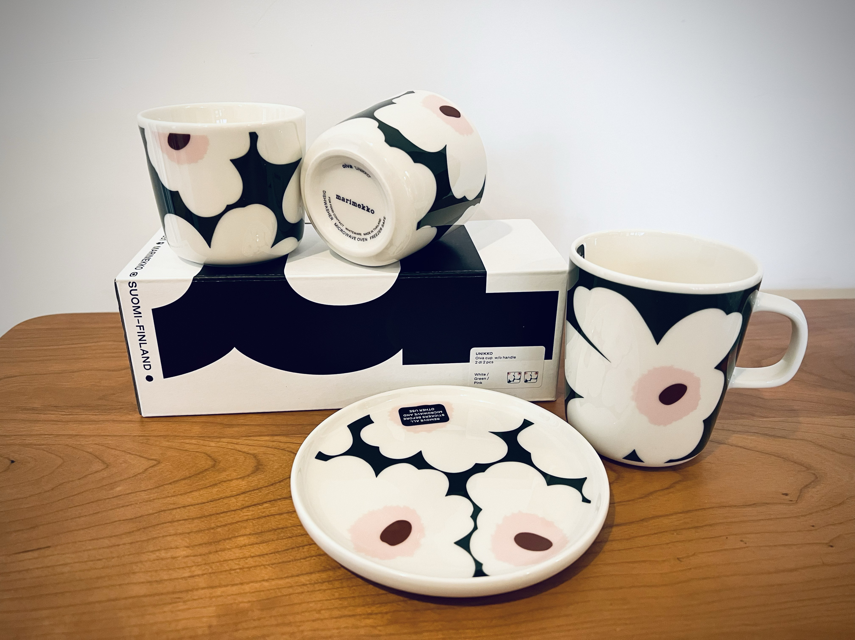 现货 marimekko日本2025年春季限定 抹绿底白花粉芯马克杯碟