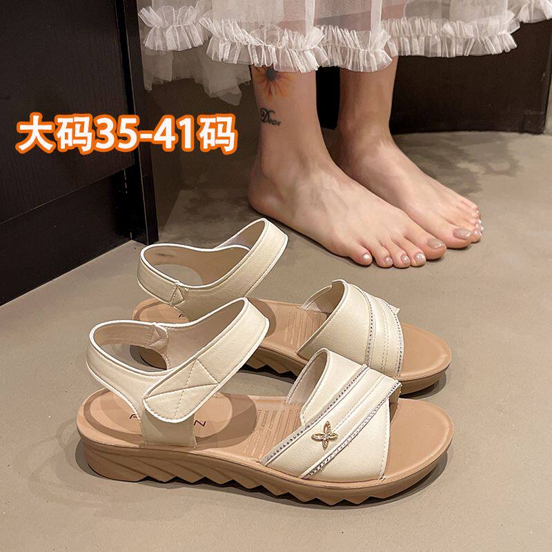 新款中年凉鞋女夏季塑胶魔术贴凉鞋坡跟妈妈外穿时尚平底防滑中跟