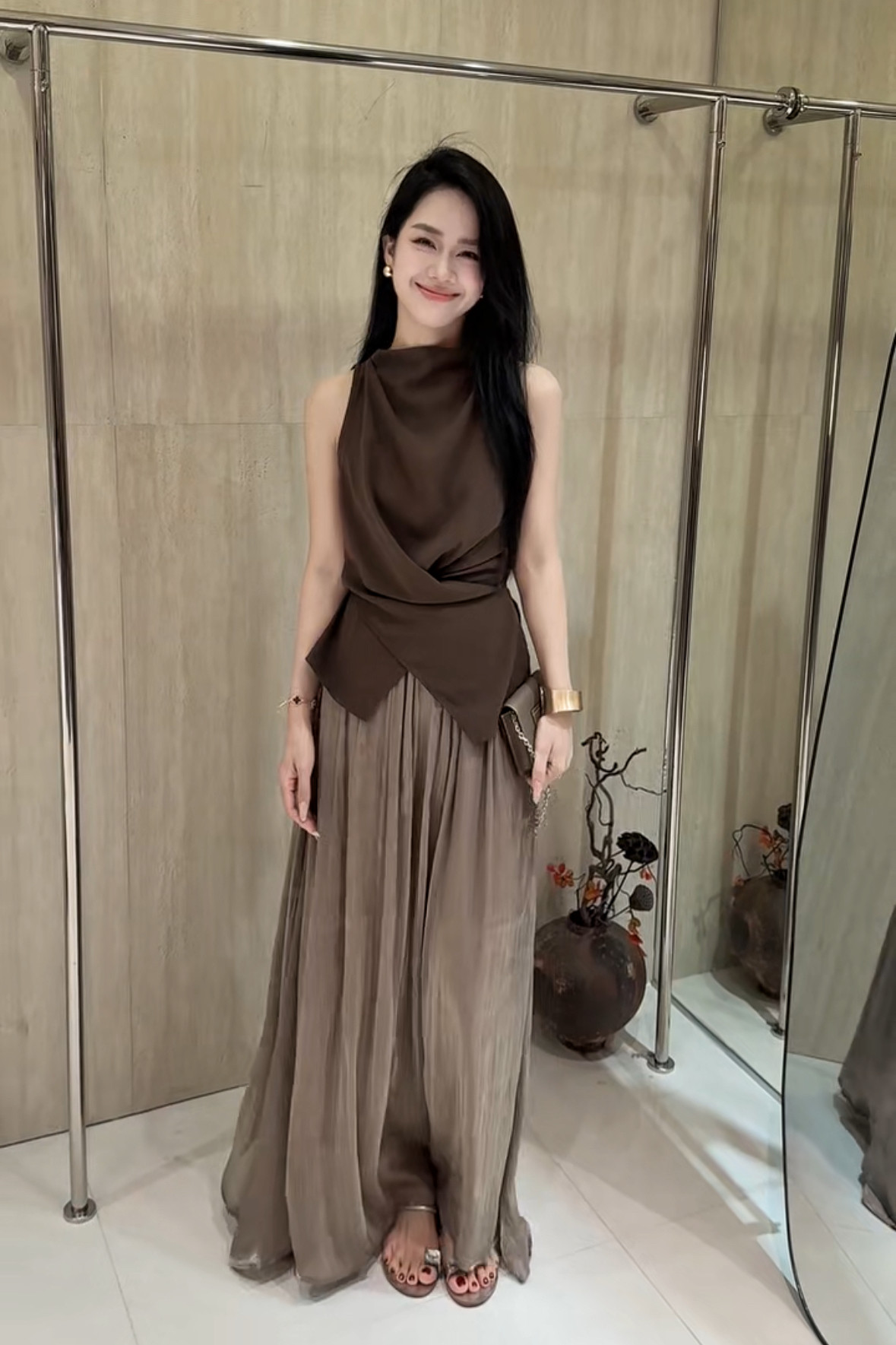 十三行2026夏季气质轻奢设计感绑带收腰显瘦光泽半身长裙套装裙