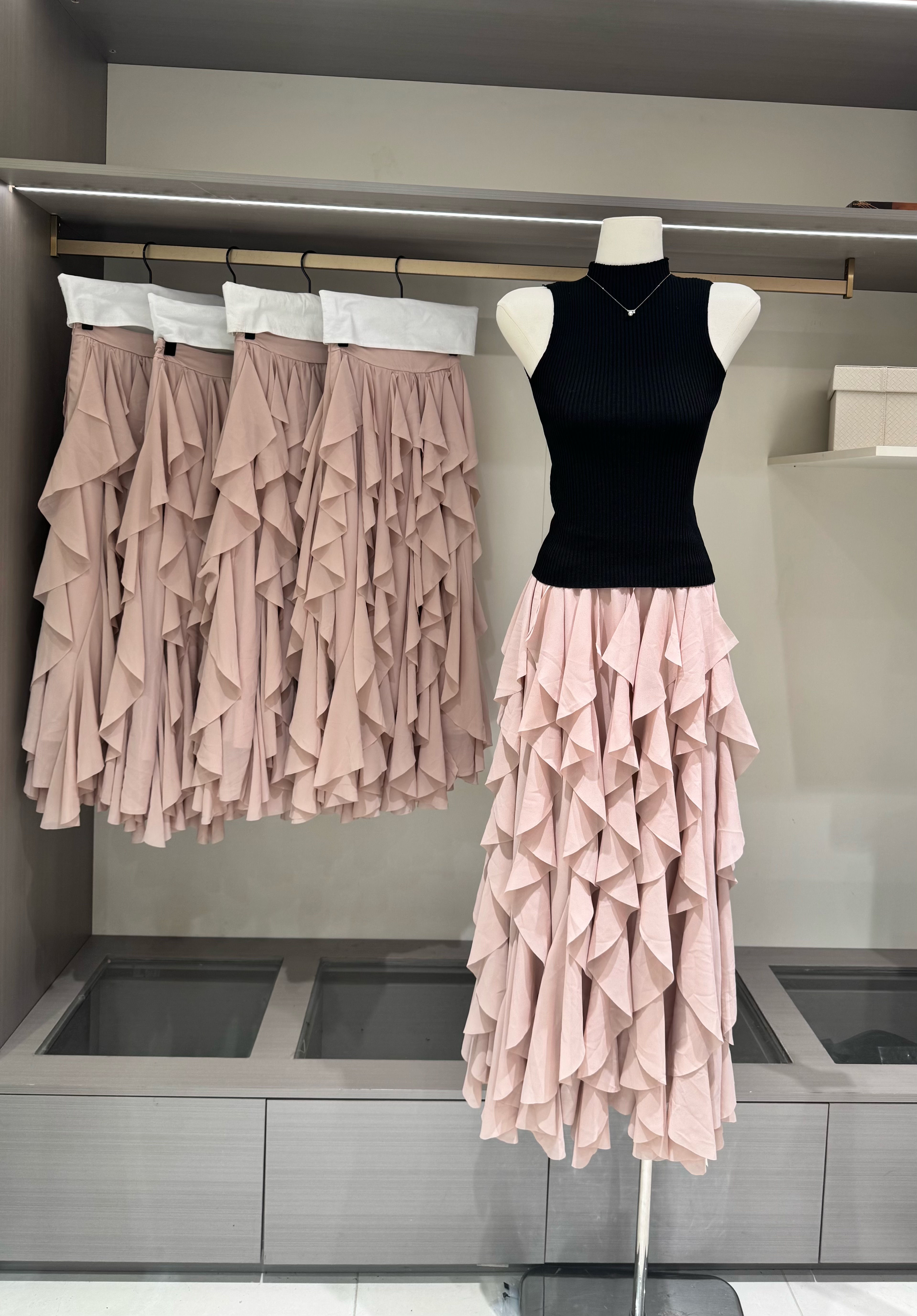 十三行2026夏洋气仙女修身无袖针织上衣不规则荷叶边半身长裙套装