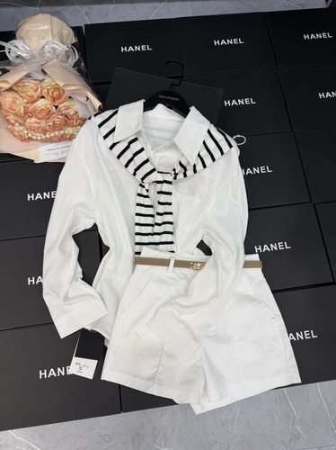 十三行2026春秋韩系简约气质条纹披肩白色衬衫高腰短裤三件套套装