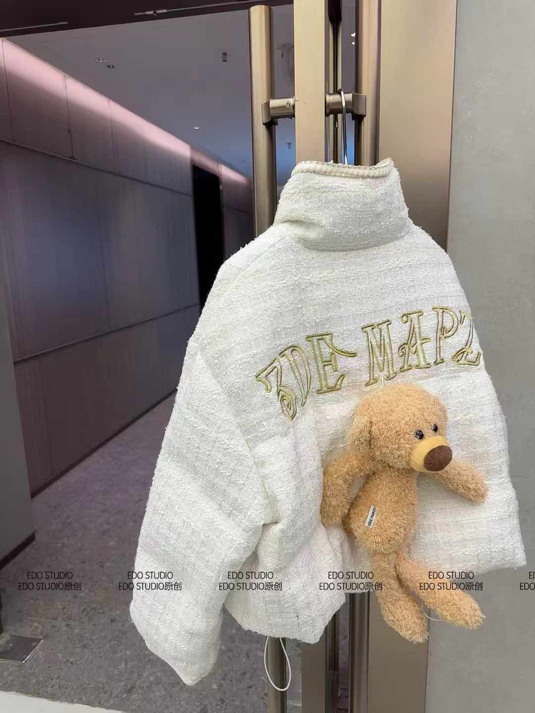 十三行2025秋冬韩系宽松洋气重工刺绣字母可拆卸小熊小香羽绒外套