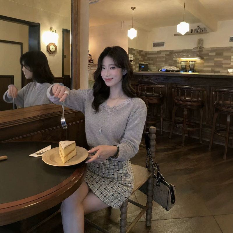 苏珊SUSAN 韩系早秋蕾丝拼接落肩气质百搭显瘦套头针织衫女6230s
