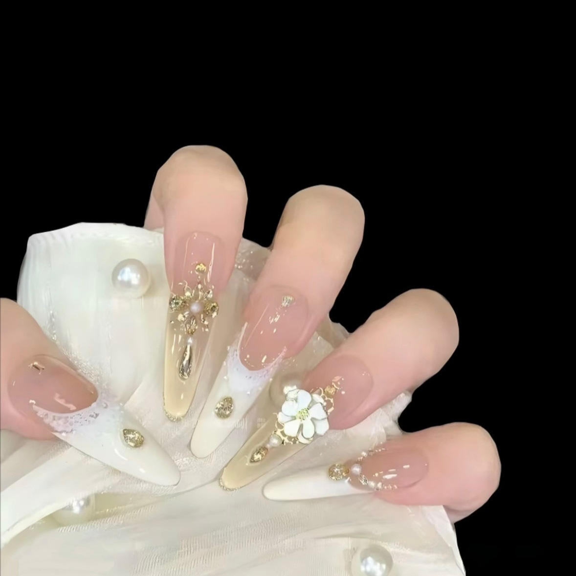 轻奢珍珠花朵纯手工穿戴甲