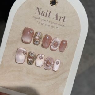 烟花宽光猫眼日常显白爆闪碎钻魔镜粉短款纯欲气质可拆卸穿戴甲