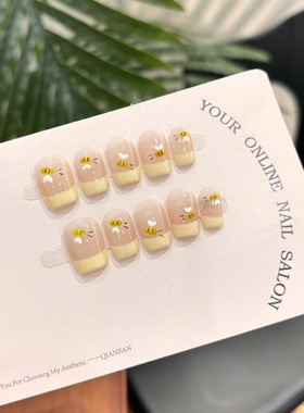 可爱小蜜蜂手工穿戴甲黄色裸透色显白手绘学生党假指甲贴片可拆卸