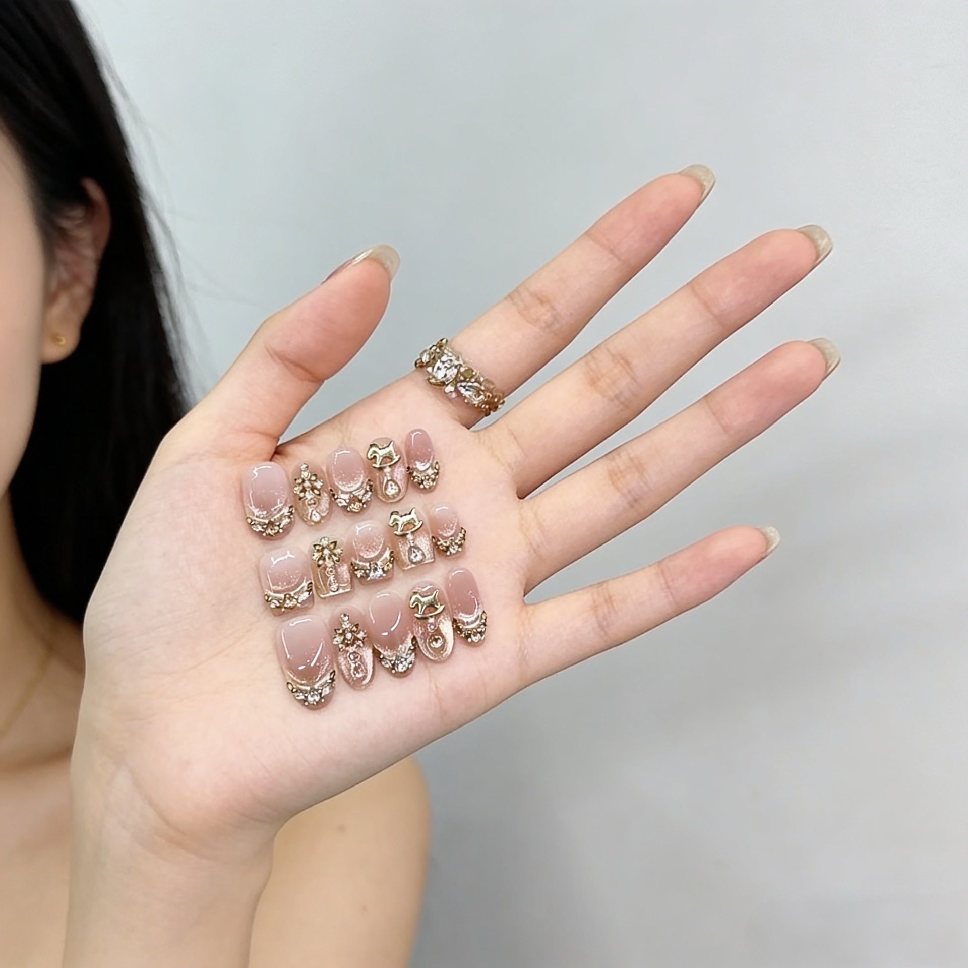 2026马年新款法式穿戴甲中长款亮晶晶美甲金属装饰高级感指甲贴片,彩妆/香水/美妆工具,穿戴甲/甲片,淘宝优惠券,粉丝福利购,淘宝优惠卷