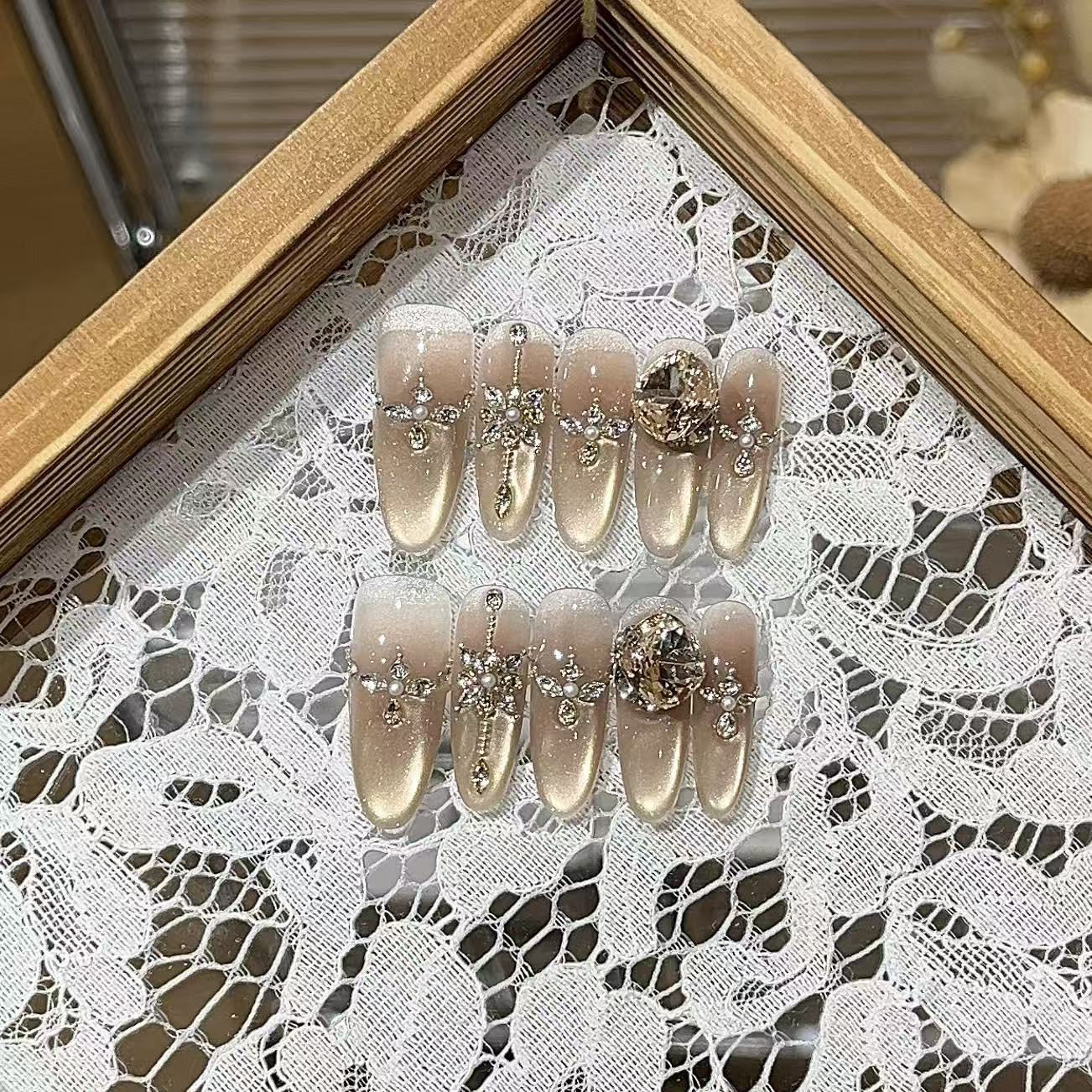 满钻气质甜酷裸色穿戴甲装饰链条