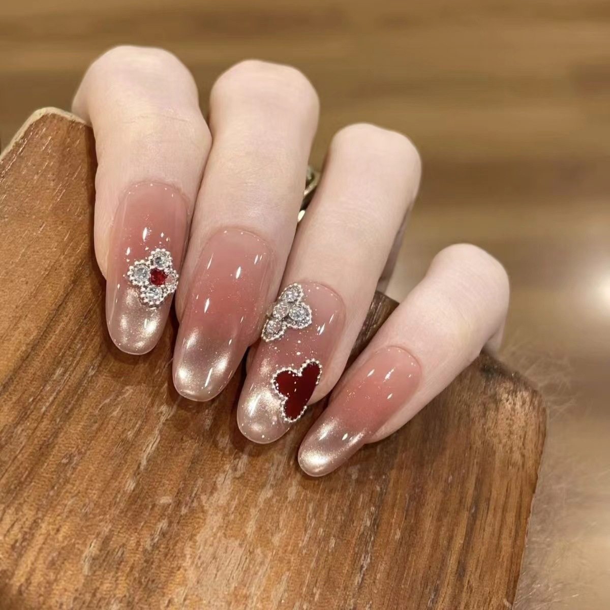 2026新年款法式穿戴甲中长款爱心钻石爱心美甲高级感轻奢气质显白,彩妆/香水/美妆工具,穿戴甲/甲片,淘宝优惠券,粉丝福利购,淘宝优惠卷