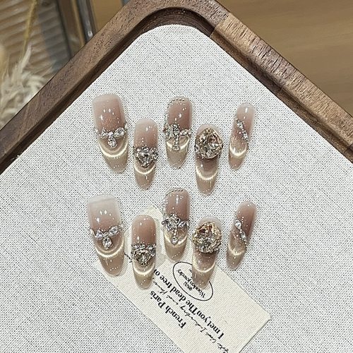 焦糖色微笑猫眼法式穿戴甲