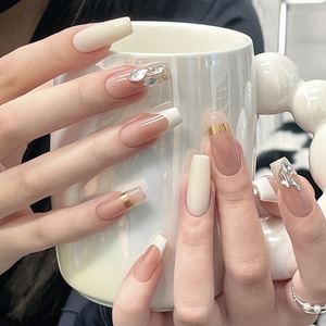 法式温柔高级感奶白色手工穿戴甲少女心小香风富家千金轻奢美甲
