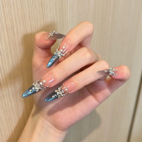 恩鹊冰蓝魔镜粉渐变尖法式穿戴甲