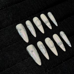 梦幻之城手工穿戴甲长款乳白色手绘感浮雕圈圈玻璃珠显气质美甲片